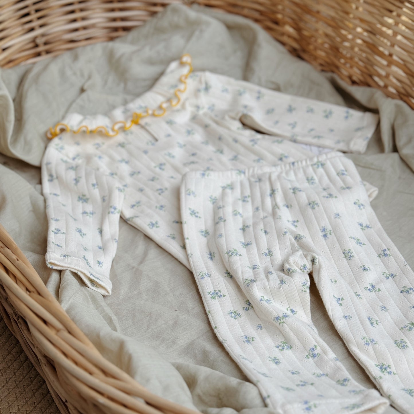 6M-8Y Soft Cotton Baby Girl Outfit with Floral Print and Ruffled Collar