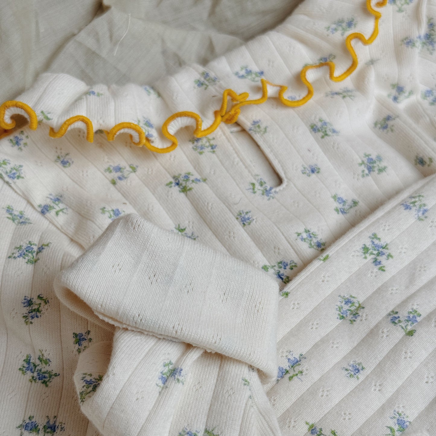 6M-8Y Soft Cotton Baby Girl Outfit with Floral Print and Ruffled Collar