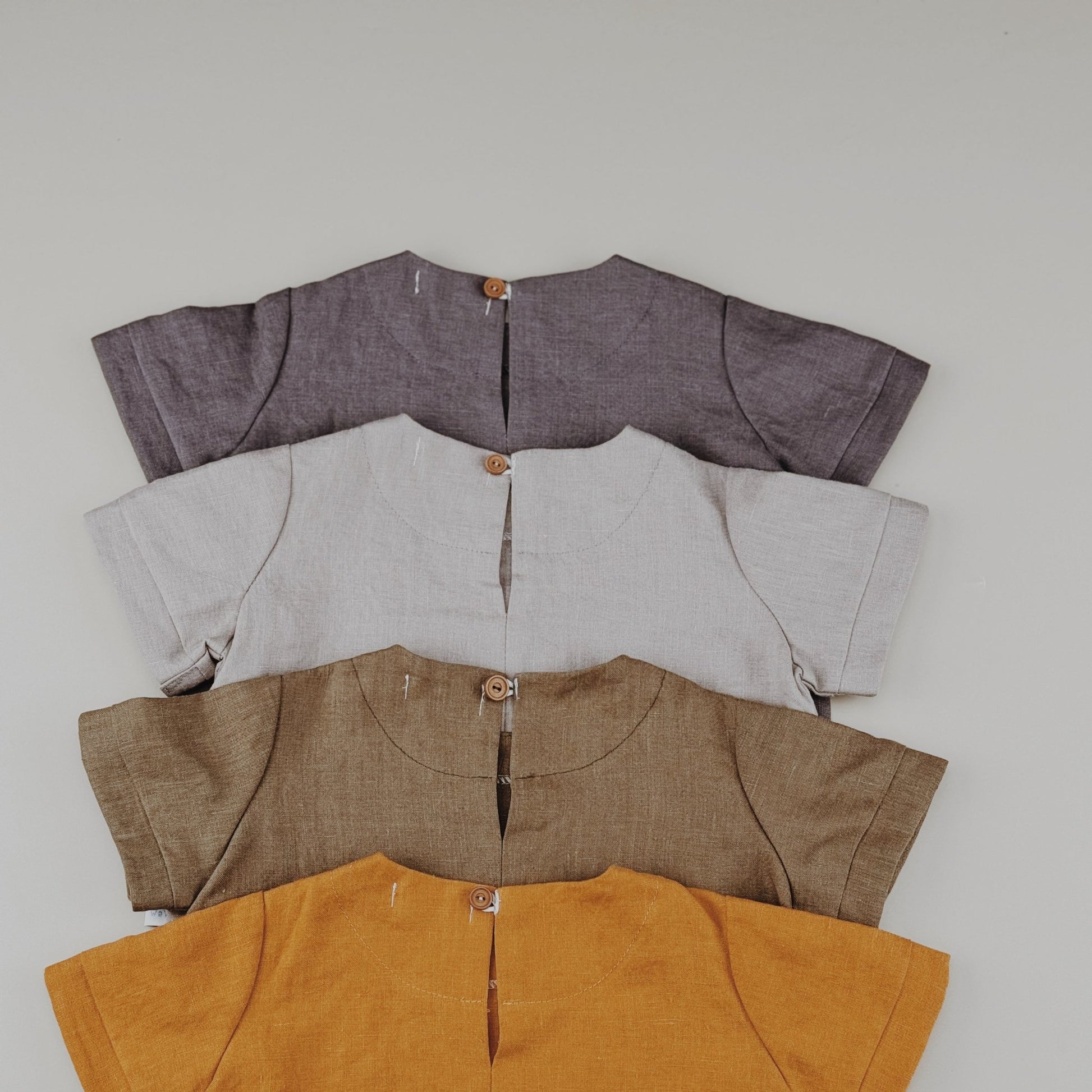 Basic Design Neutral Linen T-shirt - Chichi and Wawa