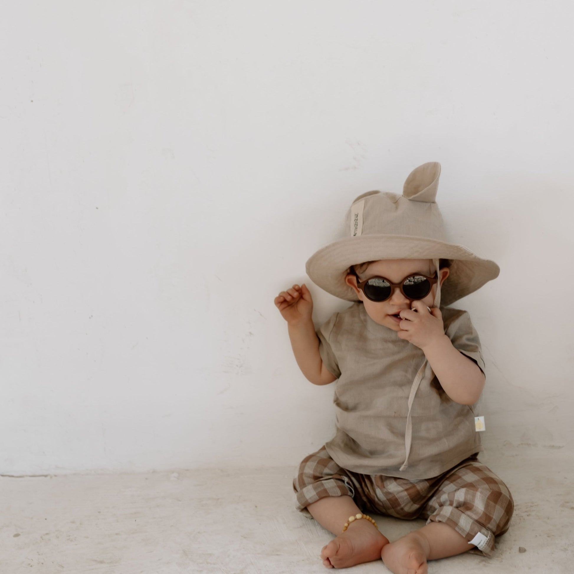 Basic Design Neutral Linen T-shirt - Chichi and Wawa